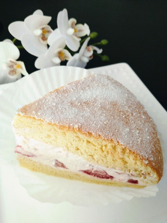 Soft Strawberry Cream Cake (gluten free)