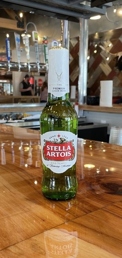 Stella Artois, 12 oz bottle beer (5.0% ABV)