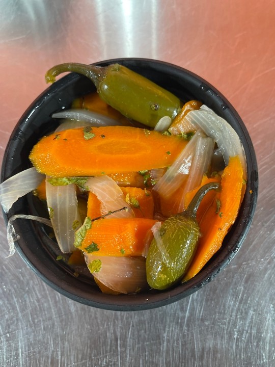 Zanahorias (pickled carrots) (12oz cup)
