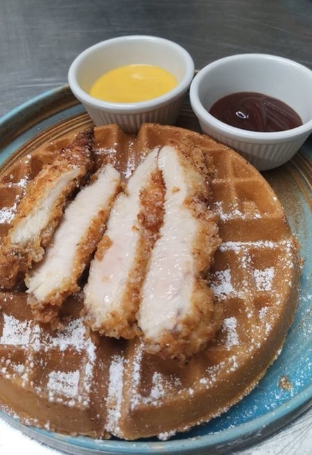 TRADITIONAL CHICKEN & WAFFLE