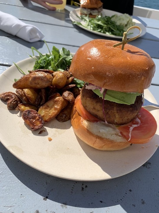 CRAB CAKE SANDWICH