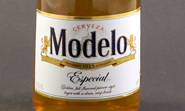 Modelo Especial beer bottle