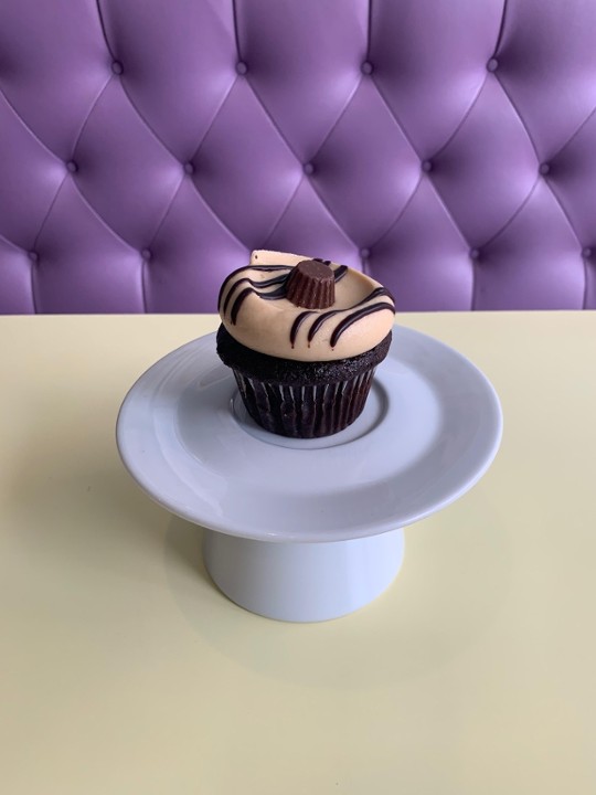 Chocolate w/ Peanut Butter Cupcake