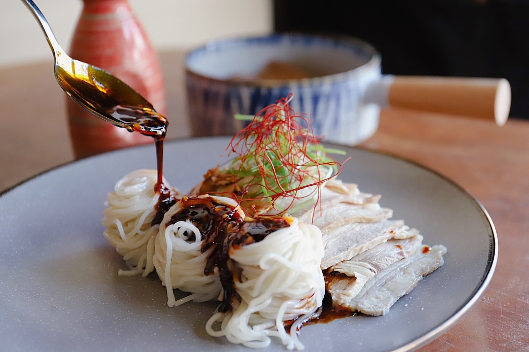 Pork Belly Roll  w/Garlic Paste and Noodles🌶️ 蒜泥白肉配凉面