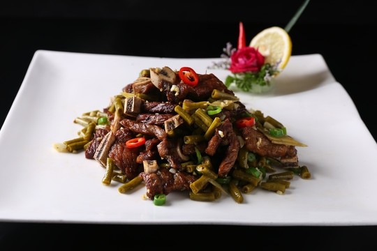 Sautéed Pork Rib with Preserved Long Bean🌶️ 泡豇豆煸排骨