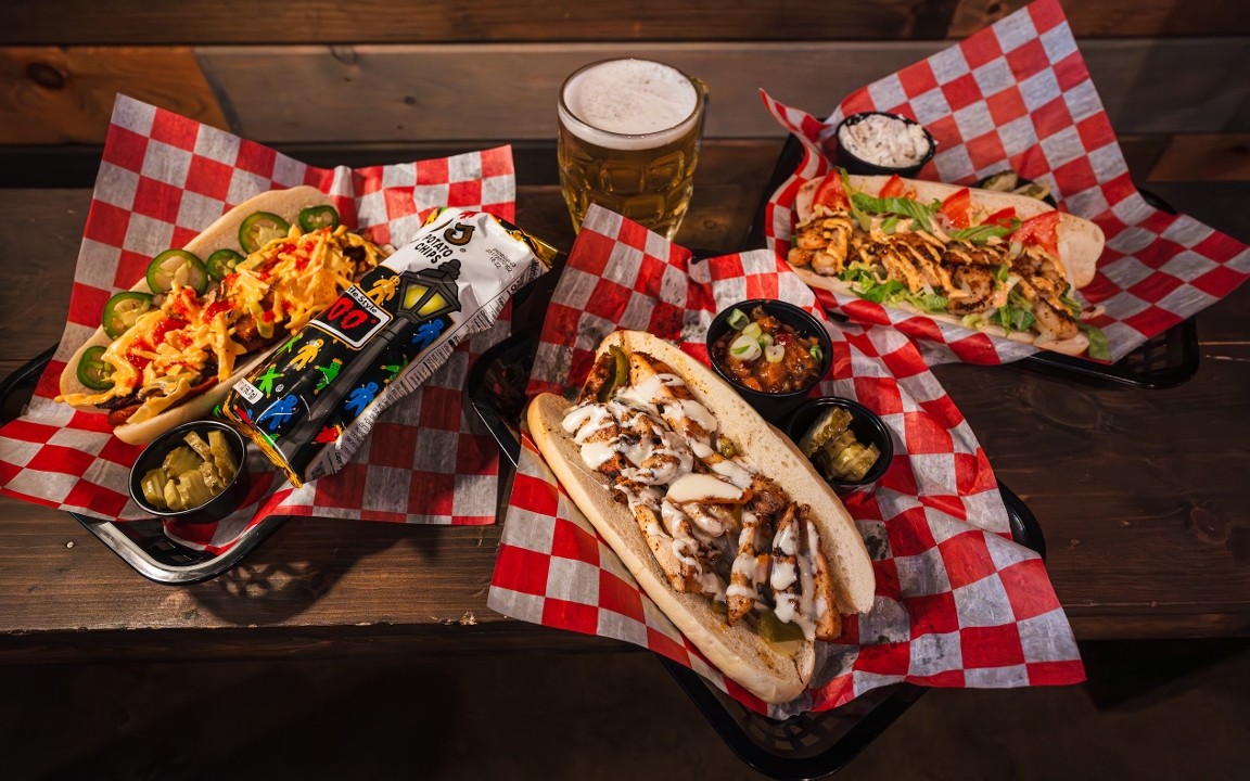 Fred's Around the Corner: Kitchen + Bar