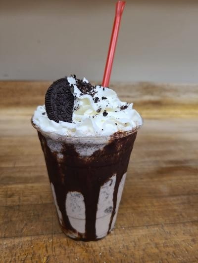 Oreo Milkshake 16 oz