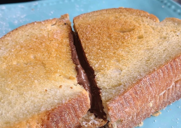 GRILLED CHEESE WITH NUTELLA