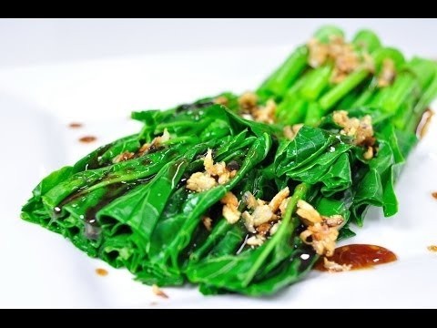 Chinese broccoli stir-fry with garlic sauce
