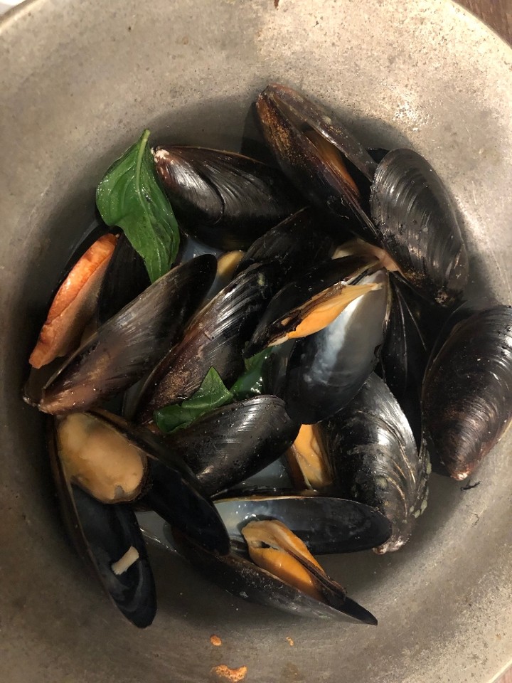 #15 Steamed Mussels