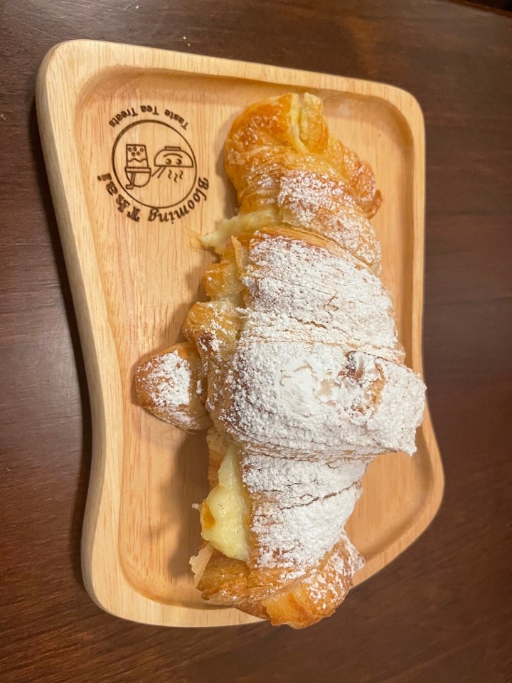 Croissant with vanilla pastry cream
