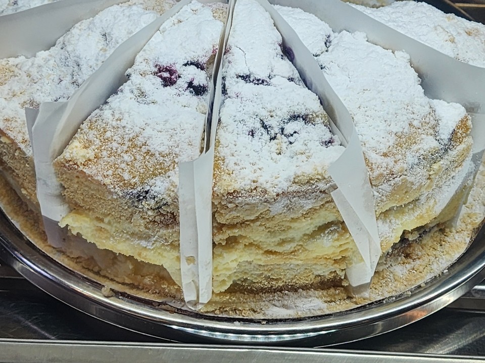 LEMON BERRY MASCARPONE CAKE