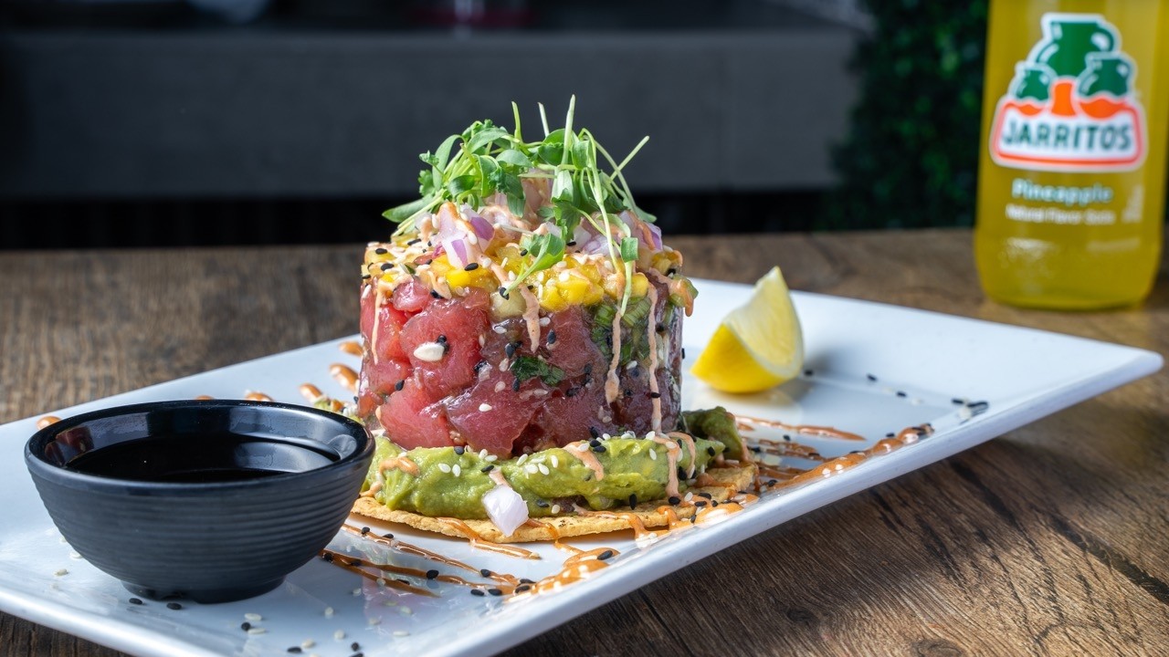 TOSTADA POKE MANGO