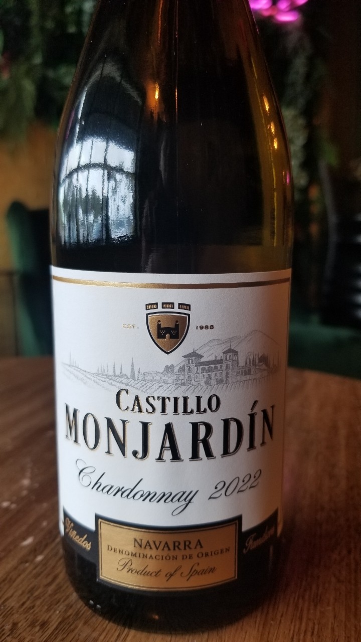 Castillo de Monjardin Unoaked Chardonnay 2021 (by the glass)