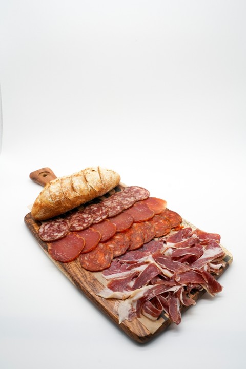 Tabla Ibérica: Iberic ham, lomo iberico, chorizo iberico, salchichon iberico