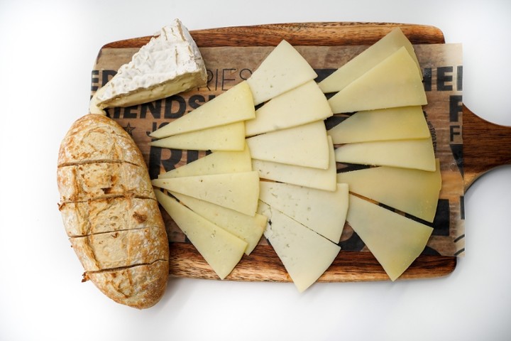 Tabla quesos: queso manchego, goat cheese, idiazabal cheese & brie cheese
