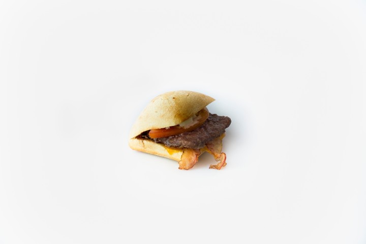 85. American Burger: burger, bacon, cheddar cheese, tomato and mayo (Chapata Bread)