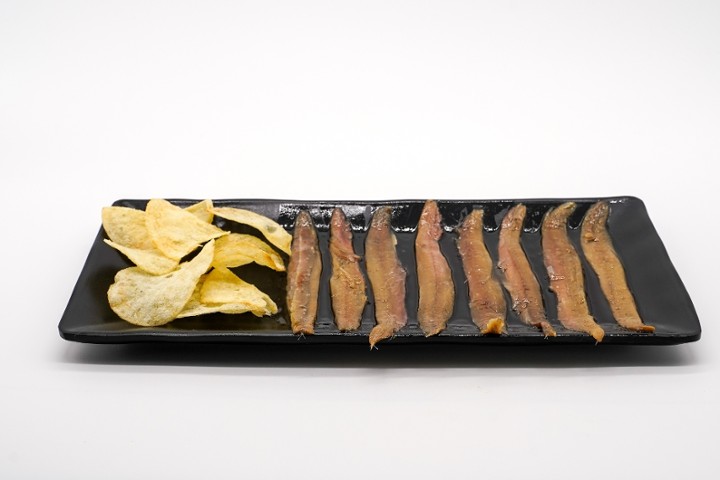 Anchovies with chips