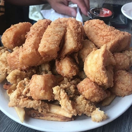 Fried Whole Clam Seafood Dinner