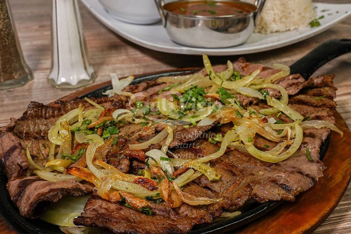 Carne Encebollada