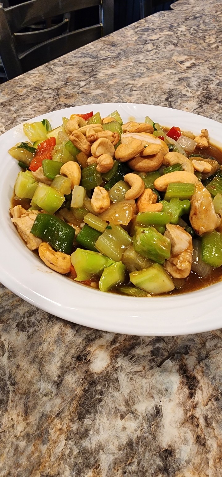 Sliced Chicken & Hot Diced Vegetables With Cashews