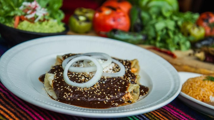 Enchiladas En Mole Poblano