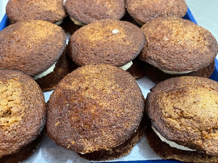 Banana Bread Whoopie Pie