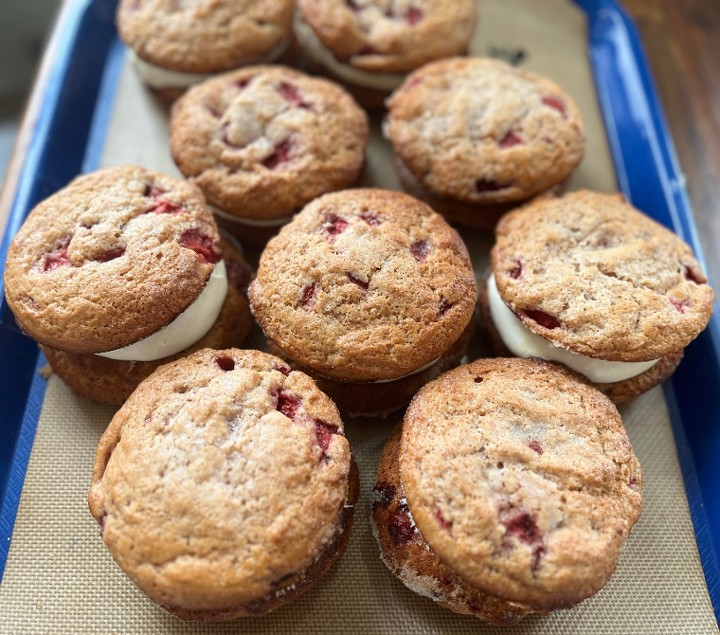 Strawberry Whoopie Pie