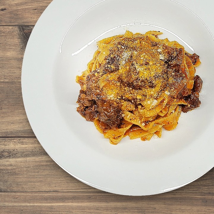 Fettuccine con Ragu di Oxtail