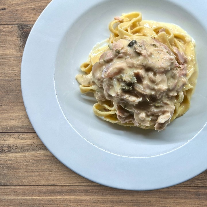 Fettuccine Tonno, Capperi e Cipolla