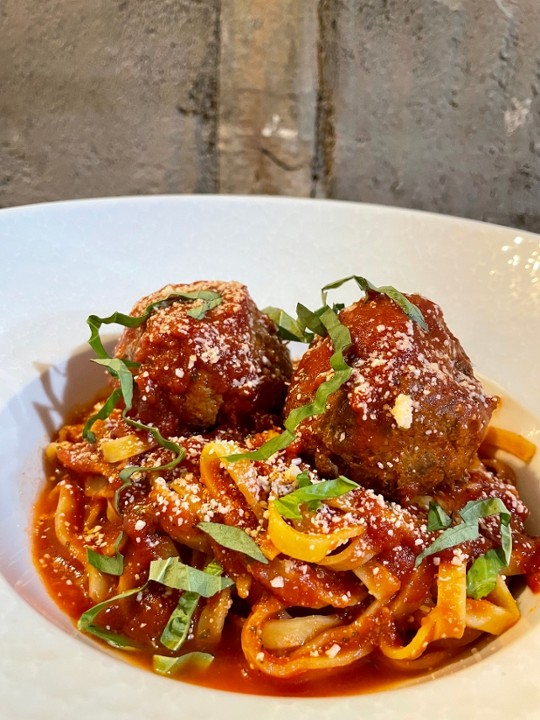 Nonna's Linguini & Meatballs