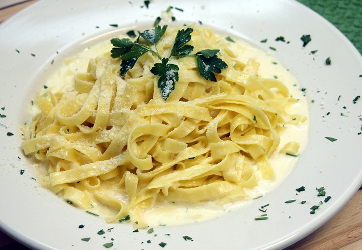 Lunch Fettuccini Alfredo