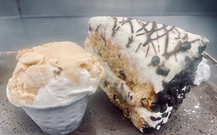 Chocolate Chip Cookie Cake w/ Bourbon Pecan Ice Cream