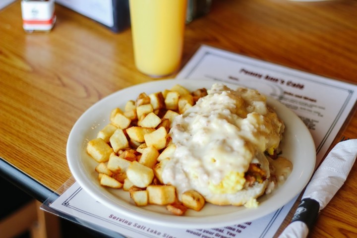 Ultimate Biscuit & Gravy