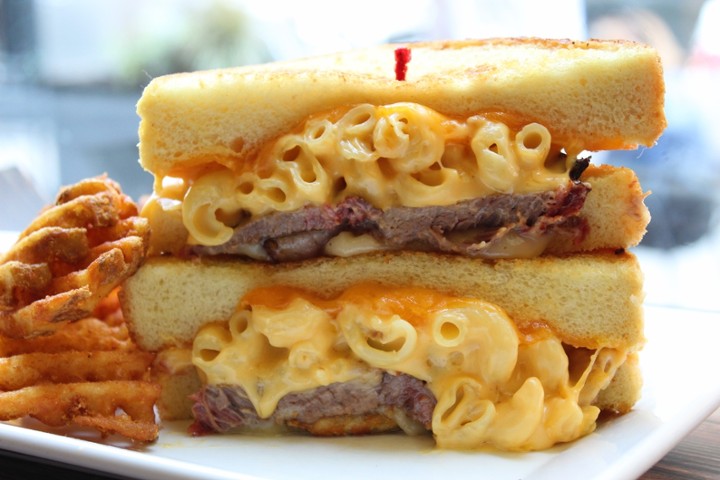 BRISKET GRILLED MAC N’ CHEESIE