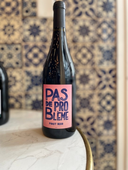 Pas De Probleme Pinot Noir