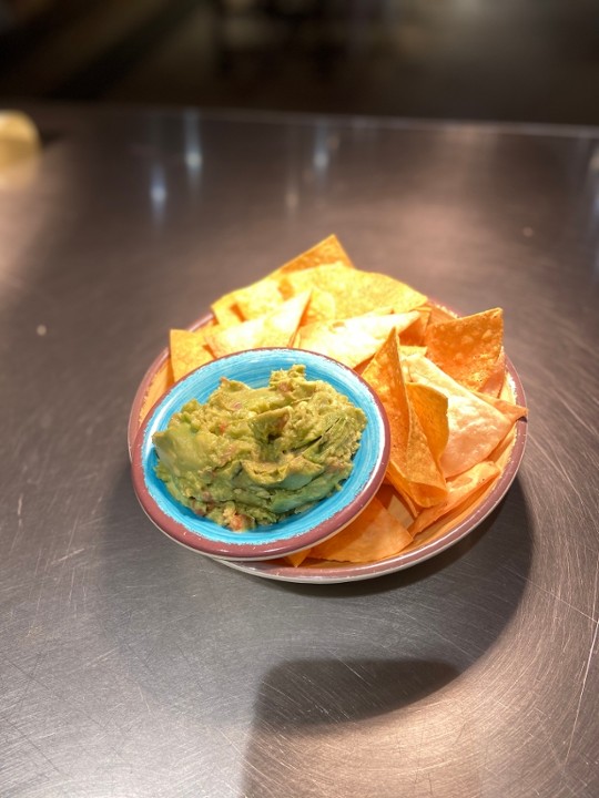 FLOUR CHIPS & GUAC