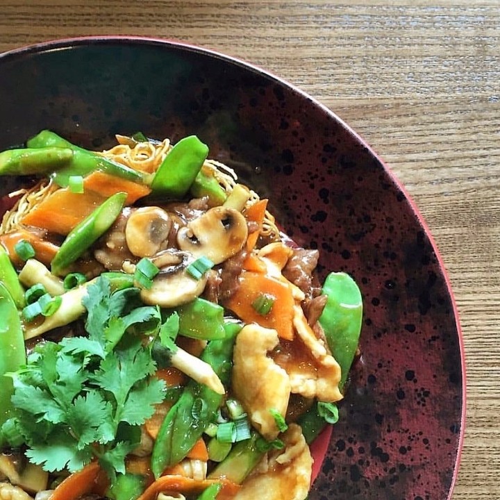 Two-Faced Crispy Noodles Beef & Chicken