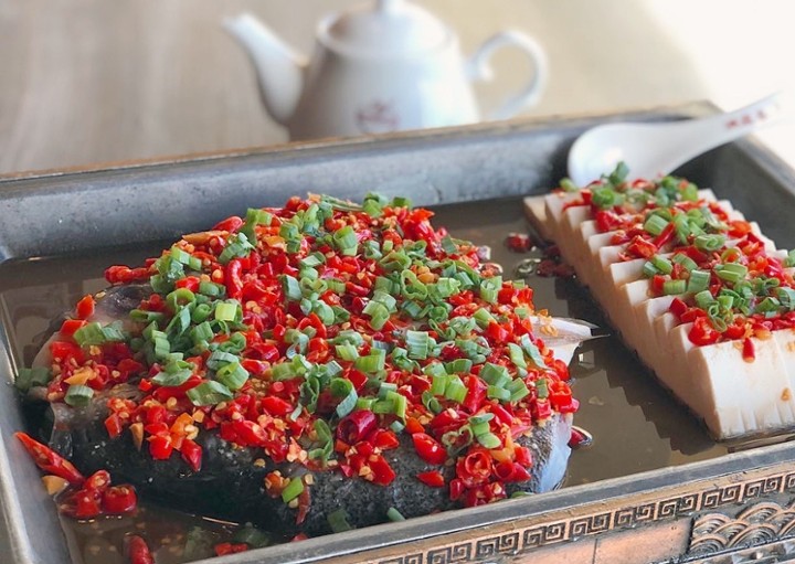 剁椒鱼头  Steamed Fish Head with Chopped Chili