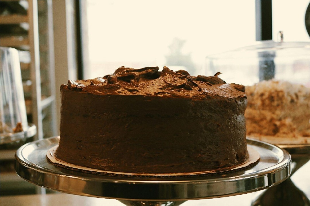Slice Chocolate Cake/Chocolate Icing