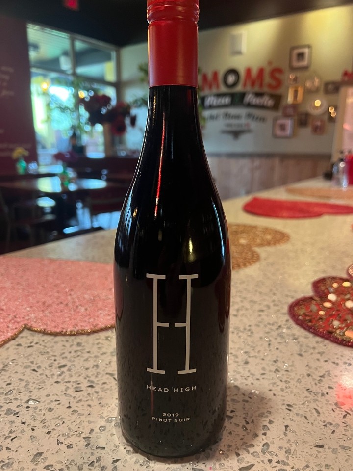 Head High Pinot Noir 2018 Bottle