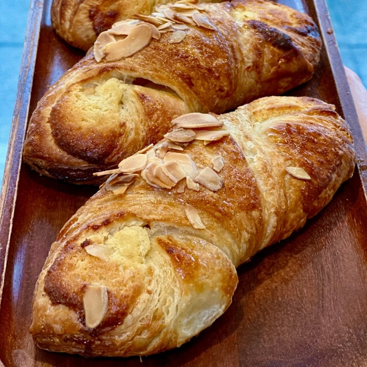 ALMOND CROISSANT