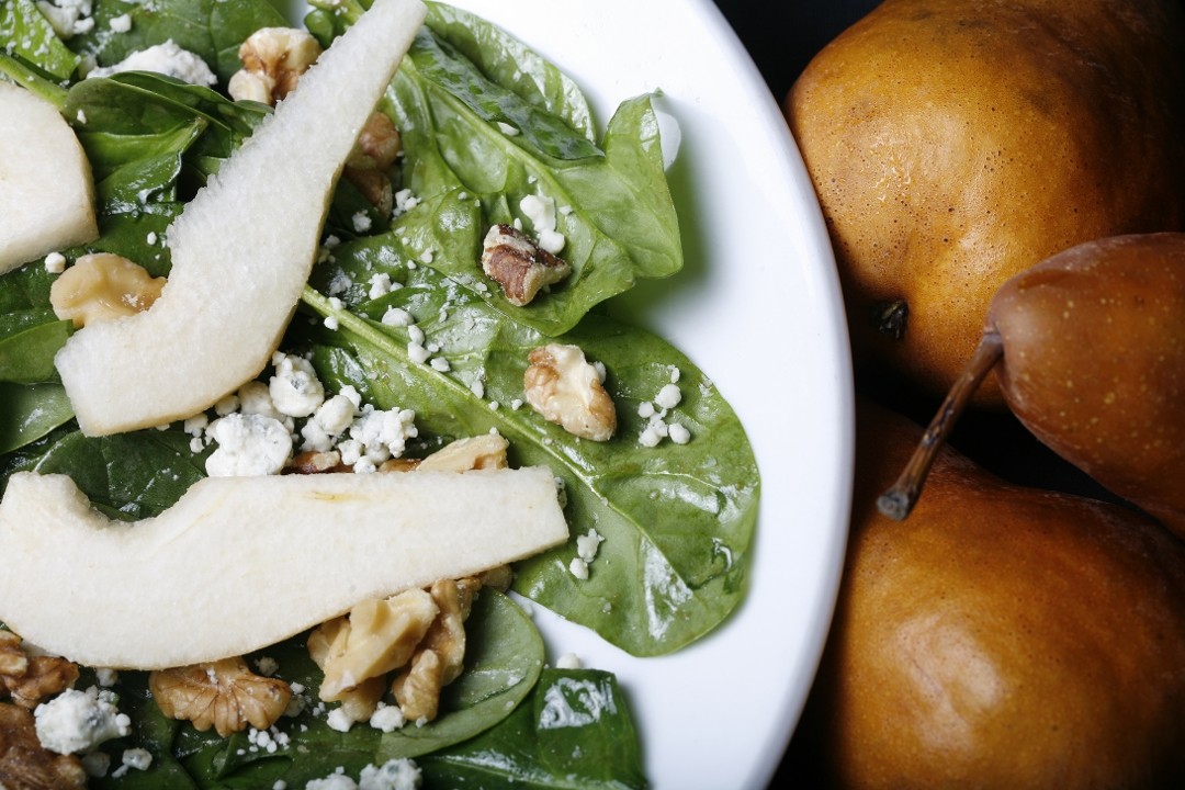 Full Pear & Spinach Salad