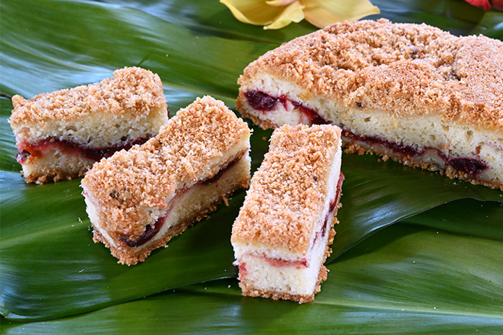 ROUND COFFEE CAKE || Strawberry