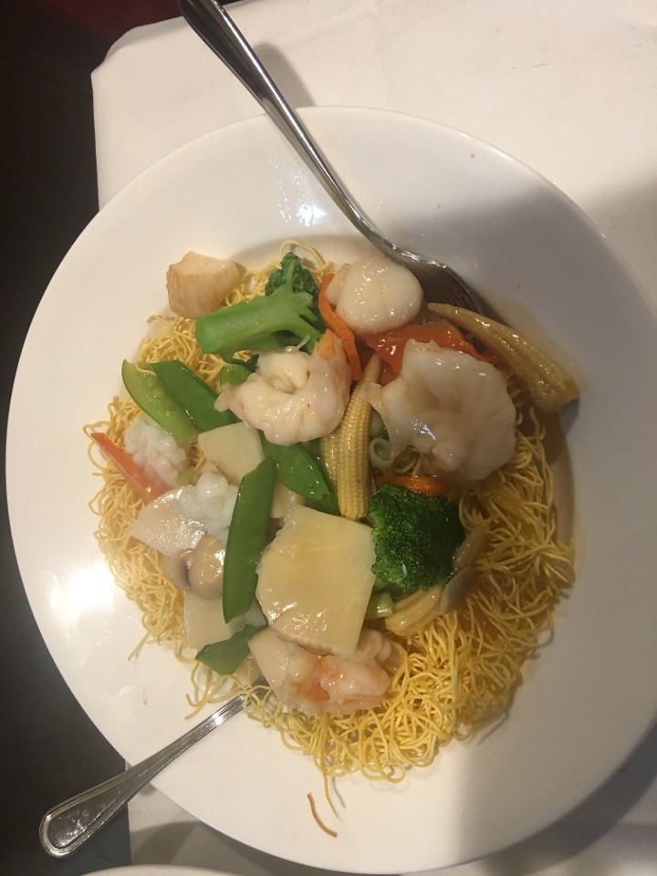 Seafood Pan Fried Noodle 海鲜两面黄