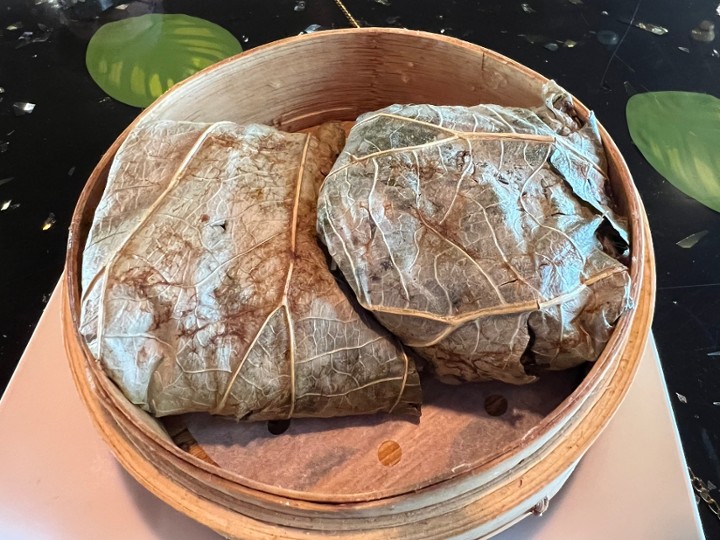 D12.Steamed Sticky Rice with Pork (2)瑶柱糯米鸡