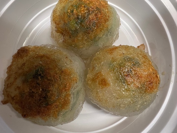 D13. Pan-Fried Chives Pancake with Shrimp (3)香煎韭菜饼