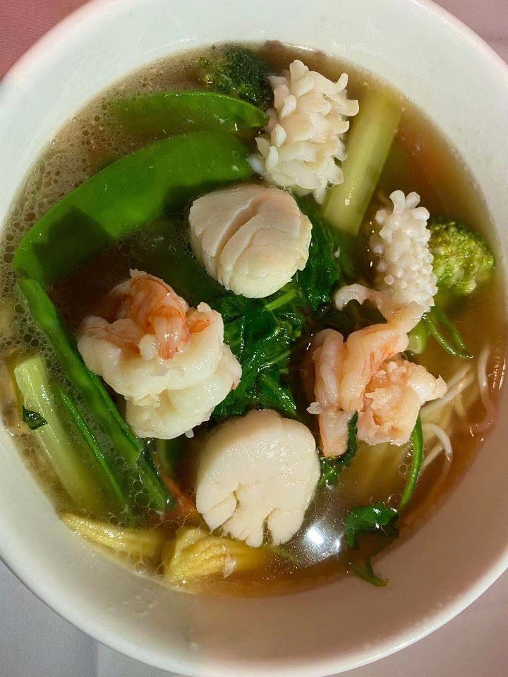 Seafood Noodle Soup（海鲜汤面）