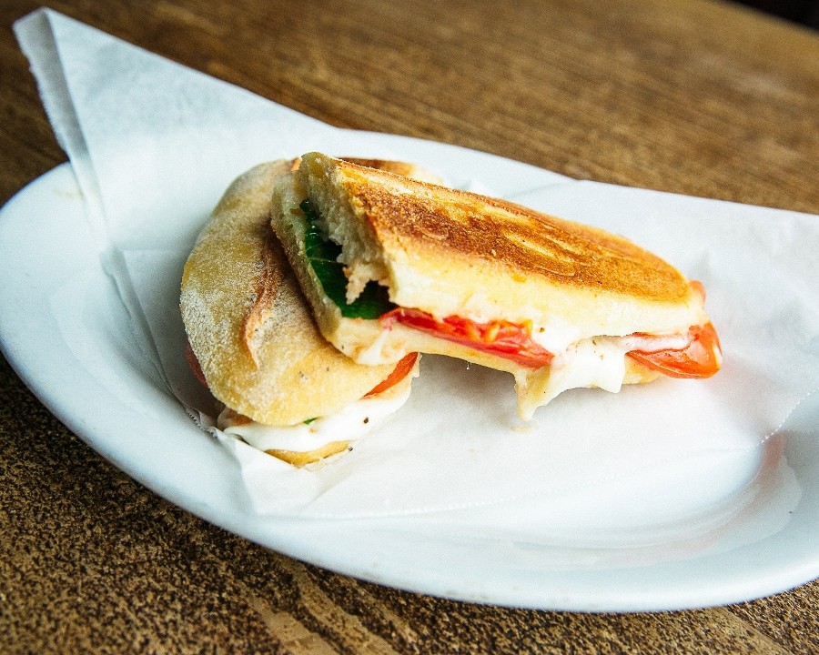 Caprese Panini (Tomato Mozzarella Sandwiches) - NeighborFood