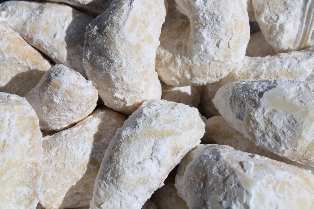 Powdered Crescent Cookies